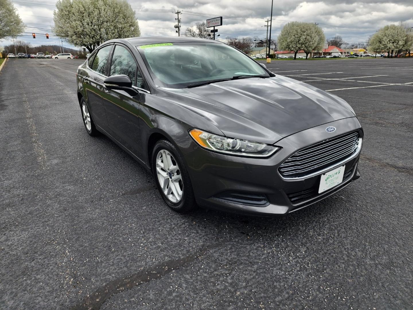 2015 Gray /Gray Ford Fusion SE (3FA6P0HD0FR) with an 1.5L L4 DOHC 16V engine, Automatic transmission, located at 1221 Madison St., Shelbyville, TN, 37160, (931) 680-9439, 0.000000, 0.000000 - Photo#1